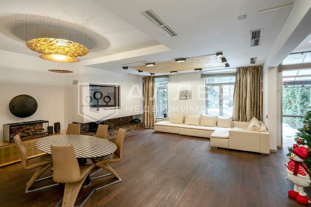 3-этажный таунхаус 350 м² с отделкой