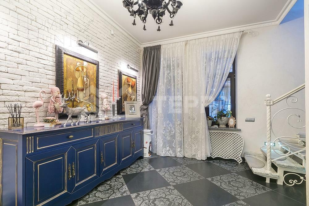 3-этажный коттедж 450 м² с отделкой