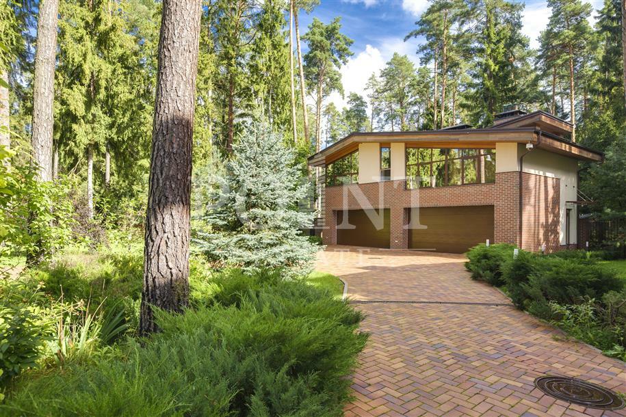 2-этажный коттедж 1 500 м² с отделкой