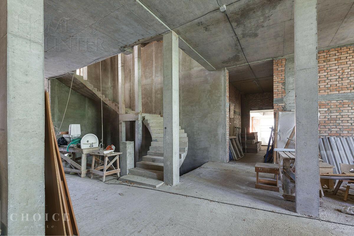 3-этажный коттедж 2 350 м² без отделки