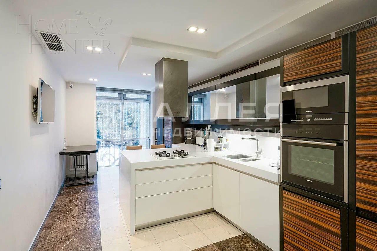 3-этажный таунхаус 350 м² с отделкой