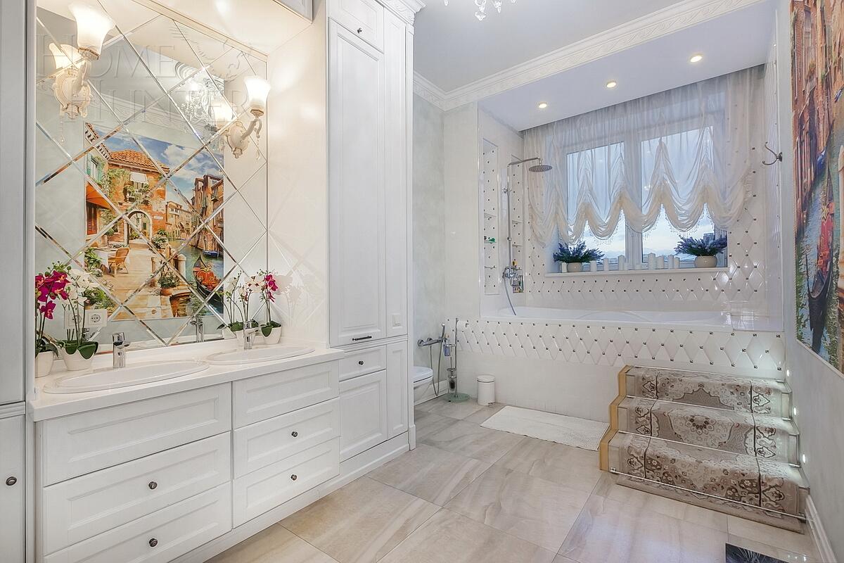 4-КОМН. КВАРТИРА С ОТДЕЛКОЙ 132.5 М² НА 4 ЭТАЖЕ