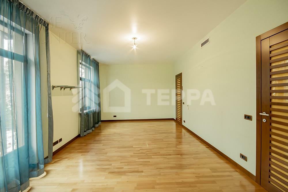 3-этажный таунхаус 350 м² с отделкой