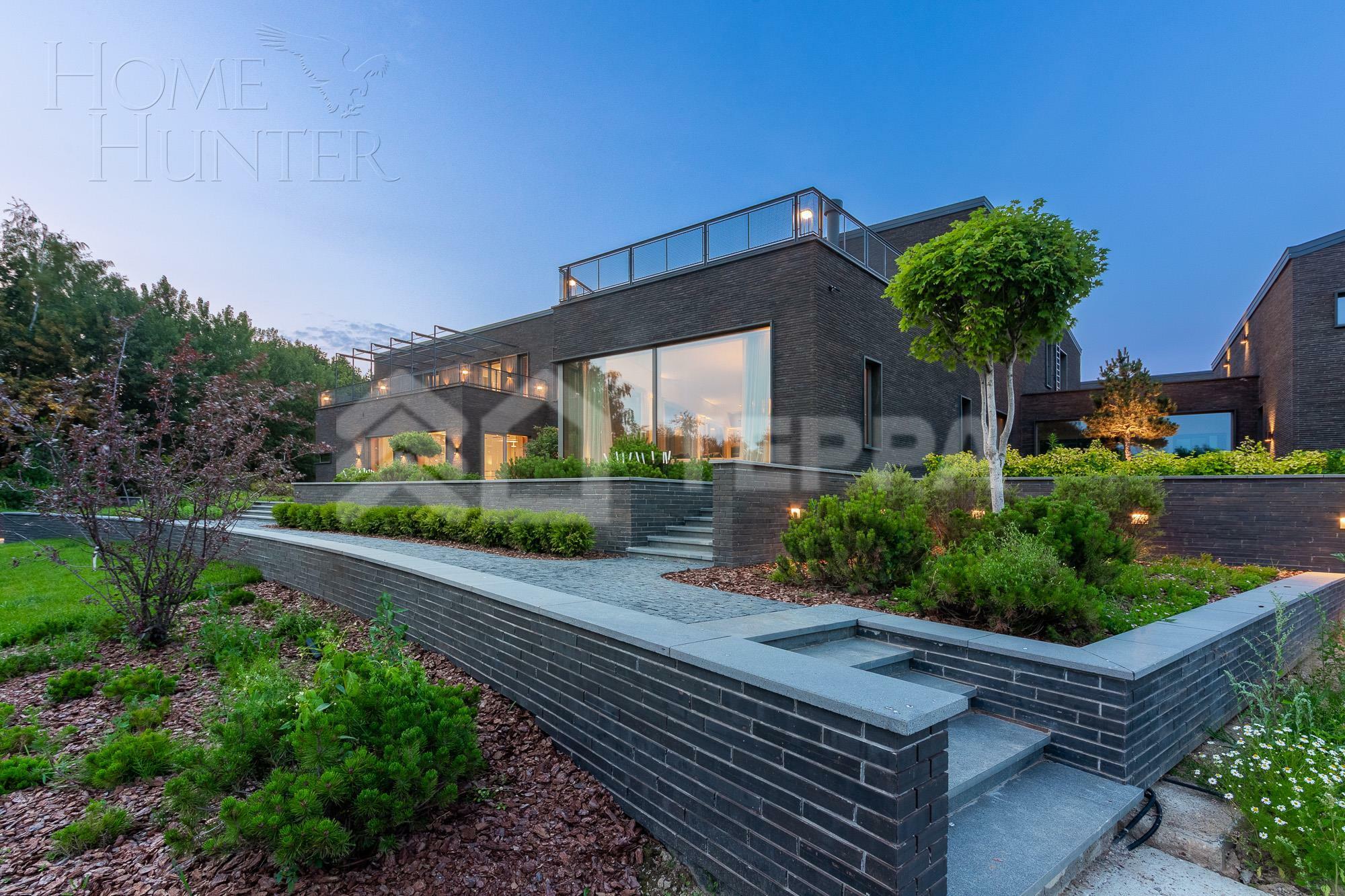 2-этажный коттедж 2 325 м² с отделкой