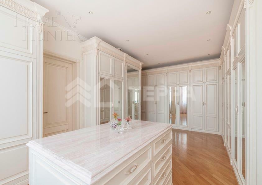 3-этажный коттедж 1 800 м² с отделкой