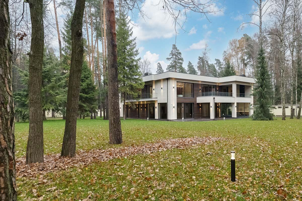 2-этажный коттедж 1 400 м² с отделкой