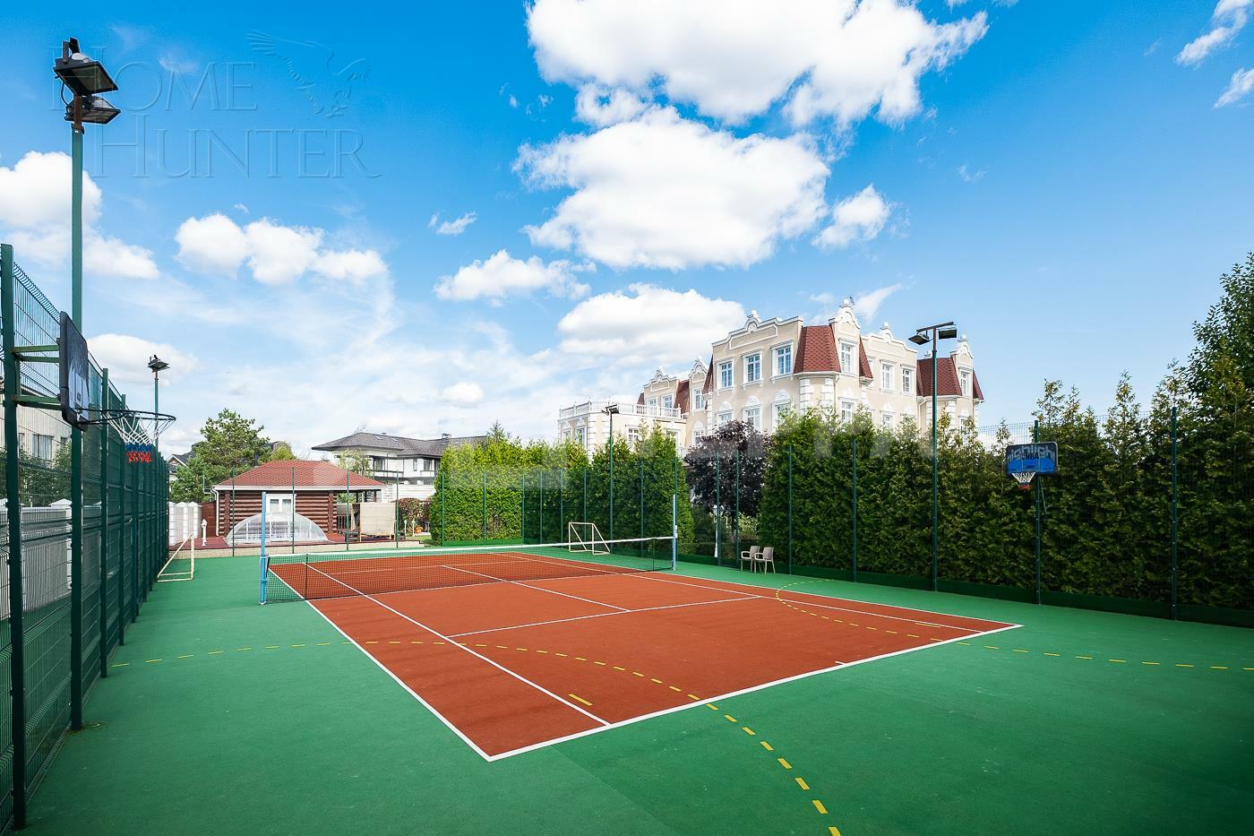 3-этажный коттедж 1 650 м² с отделкой