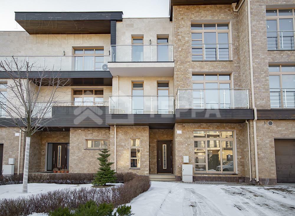 3-этажный таунхаус 291 м² с отделкой