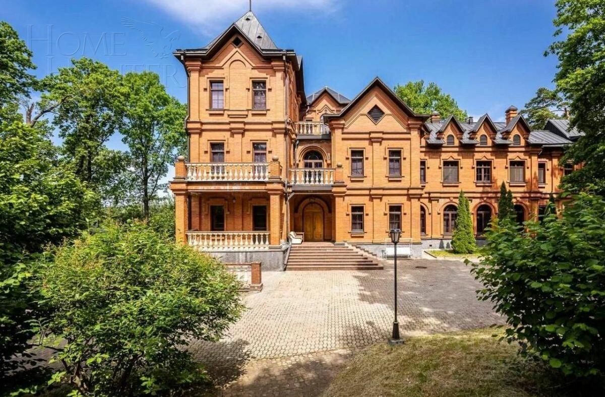 3-этажный коттедж 1 600 м² с отделкой