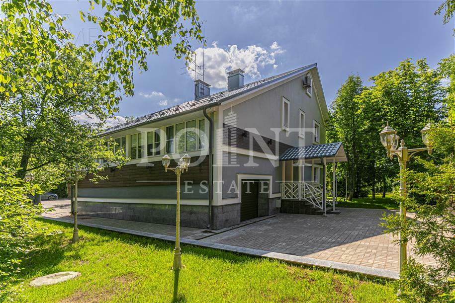 3-этажный коттедж 400 м² с отделкой