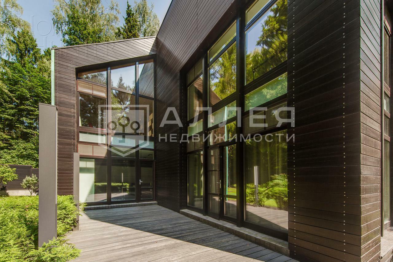 4-этажный коттедж 1 100 м² с отделкой