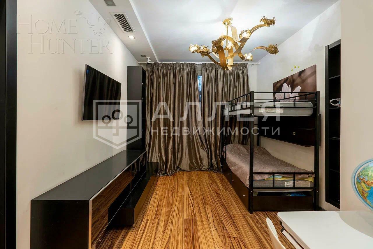 3-этажный таунхаус 350 м² с отделкой