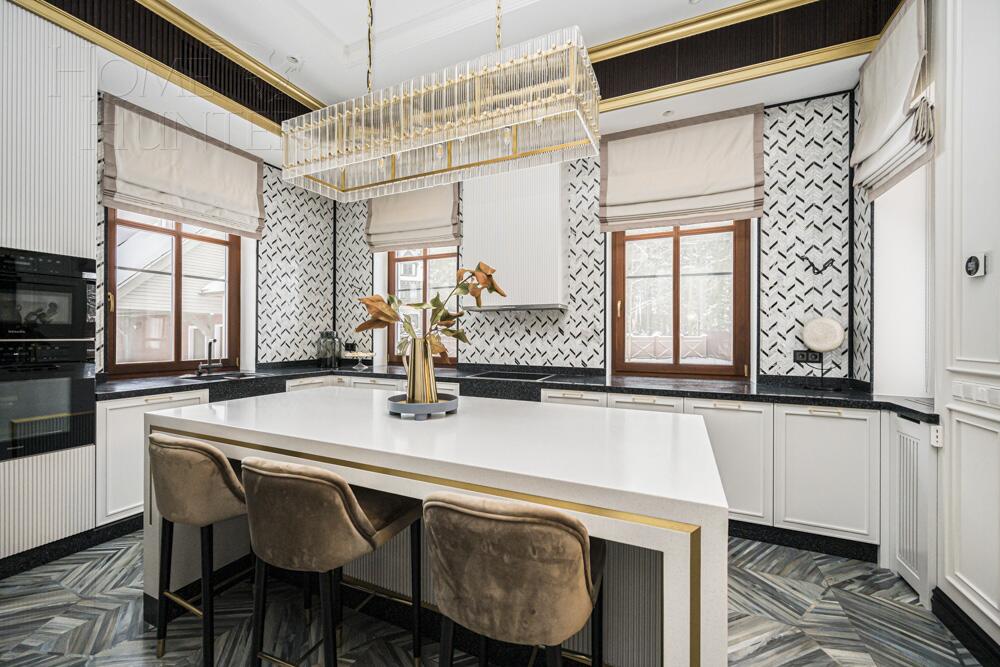 3-этажный коттедж 697 м² с отделкой