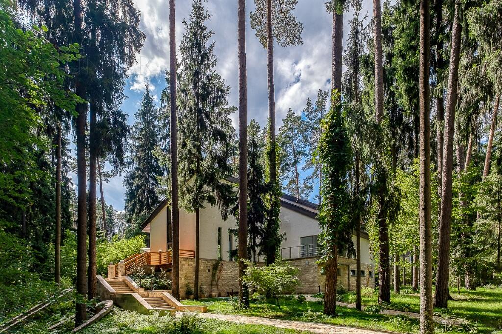 2-этажный коттедж 890 м² с отделкой