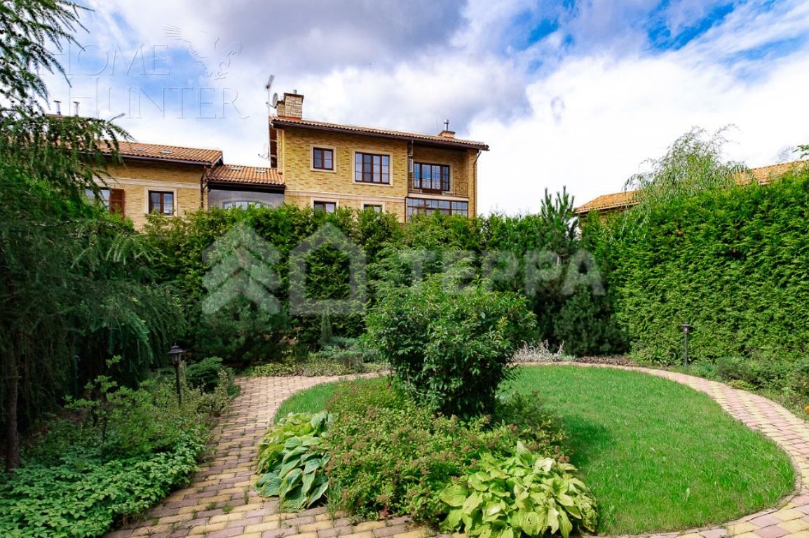 3-этажный таунхаус 450 м² с отделкой