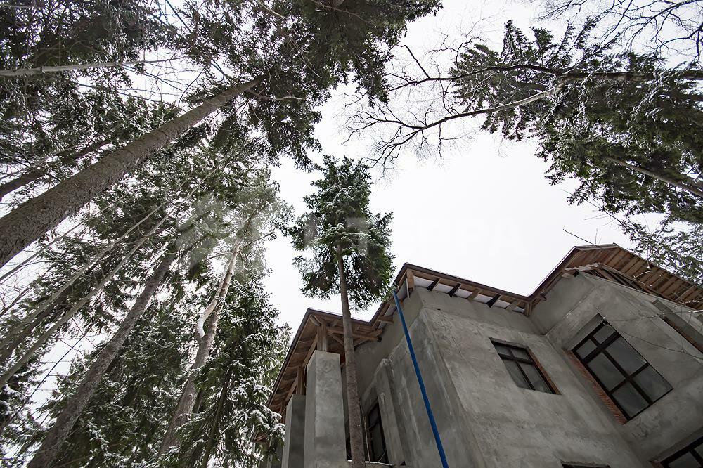 2-этажный коттедж 1 350 м² без отделки