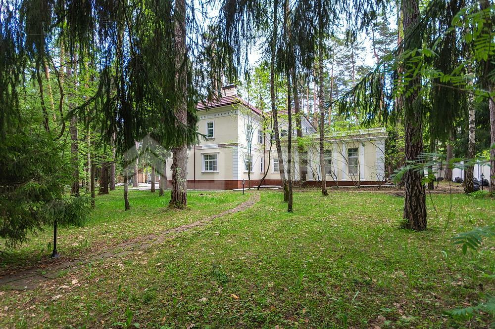 2-этажный коттедж 1 250 м² с отделкой