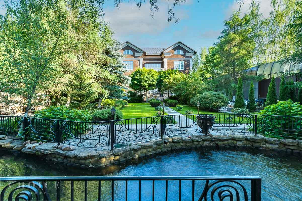 4-этажный коттедж 1 200 м² с отделкой