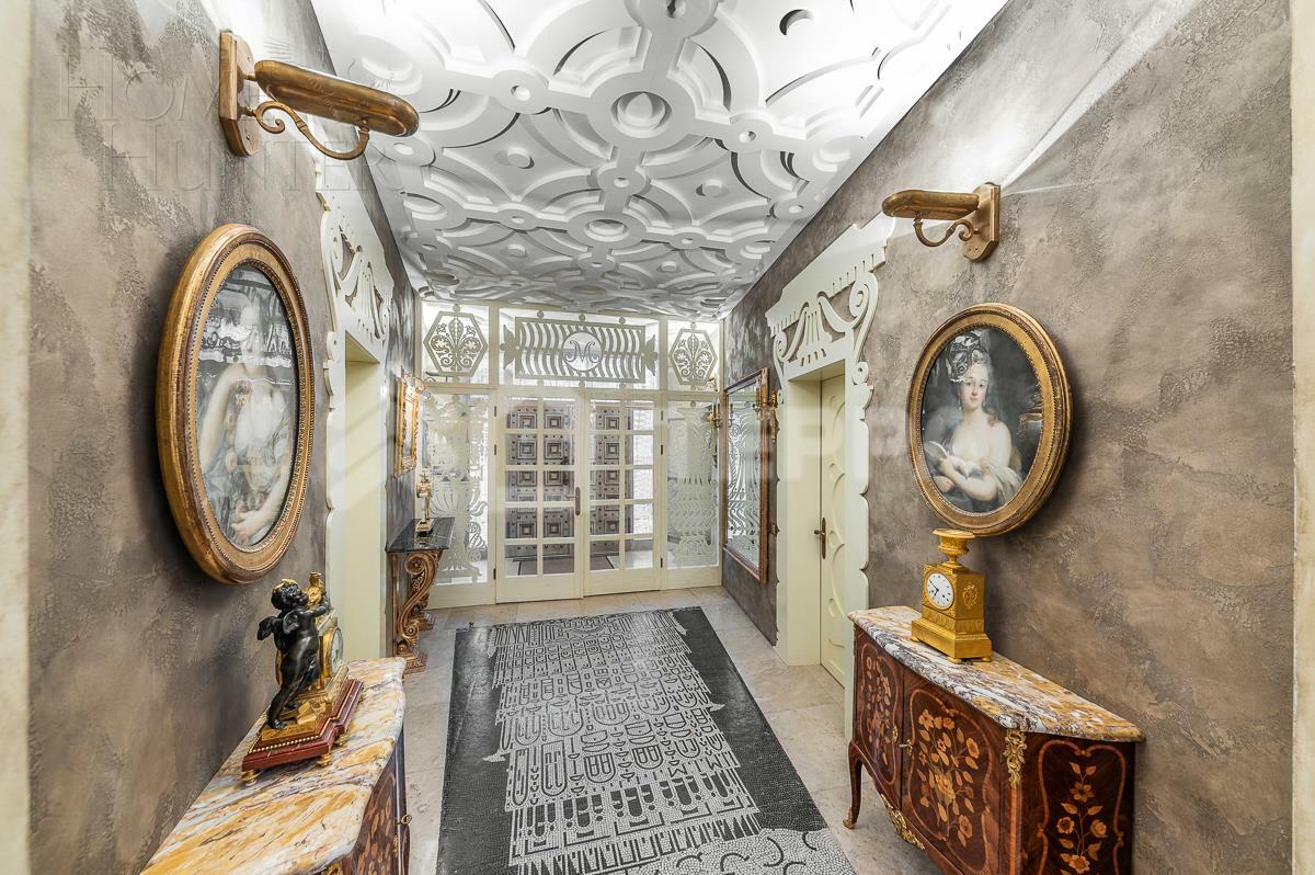 3-этажный коттедж 1 800 м² с отделкой