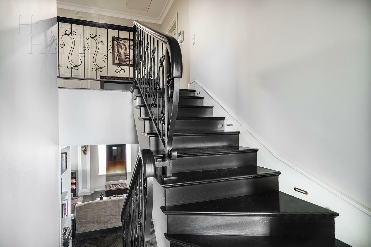 3-этажный коттедж 300 м² с отделкой