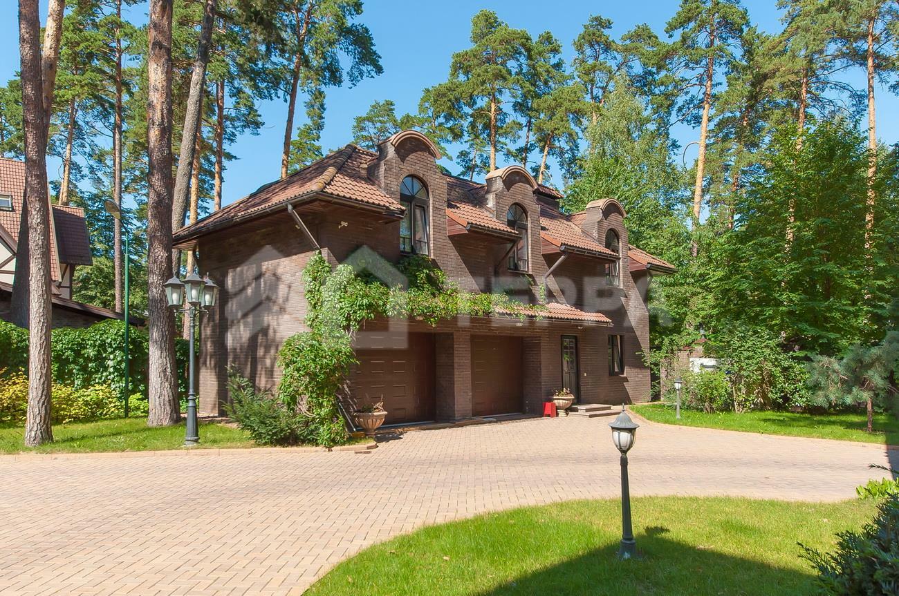 2-этажный коттедж 1 400 м² с отделкой