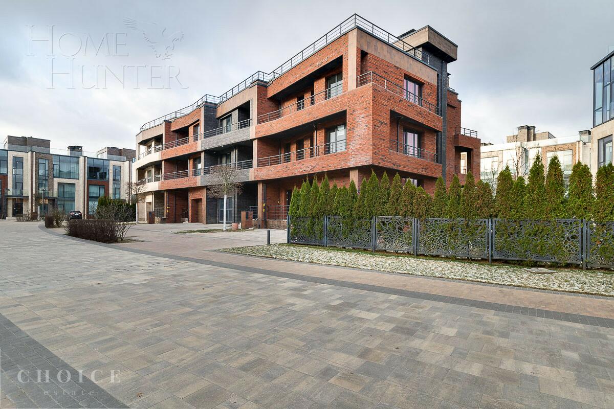 3-этажный таунхаус 244 м² без отделки