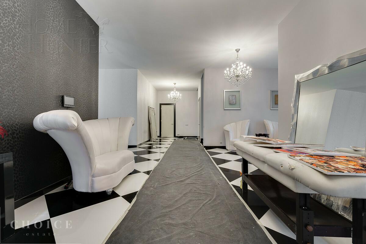 3-этажный коттедж 1 300 м² с отделкой