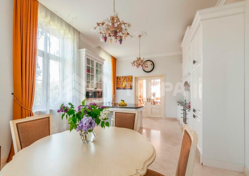 3-этажный коттедж 1 800 м² с отделкой