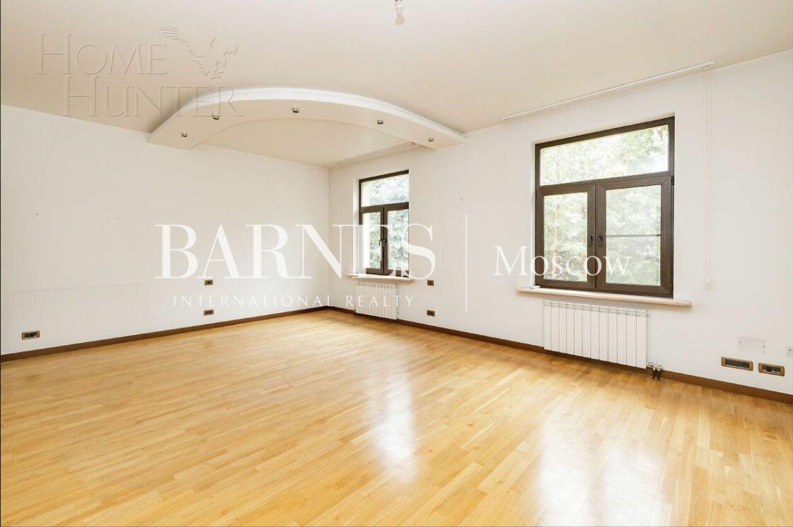 3-этажный таунхаус 350 м² с отделкой