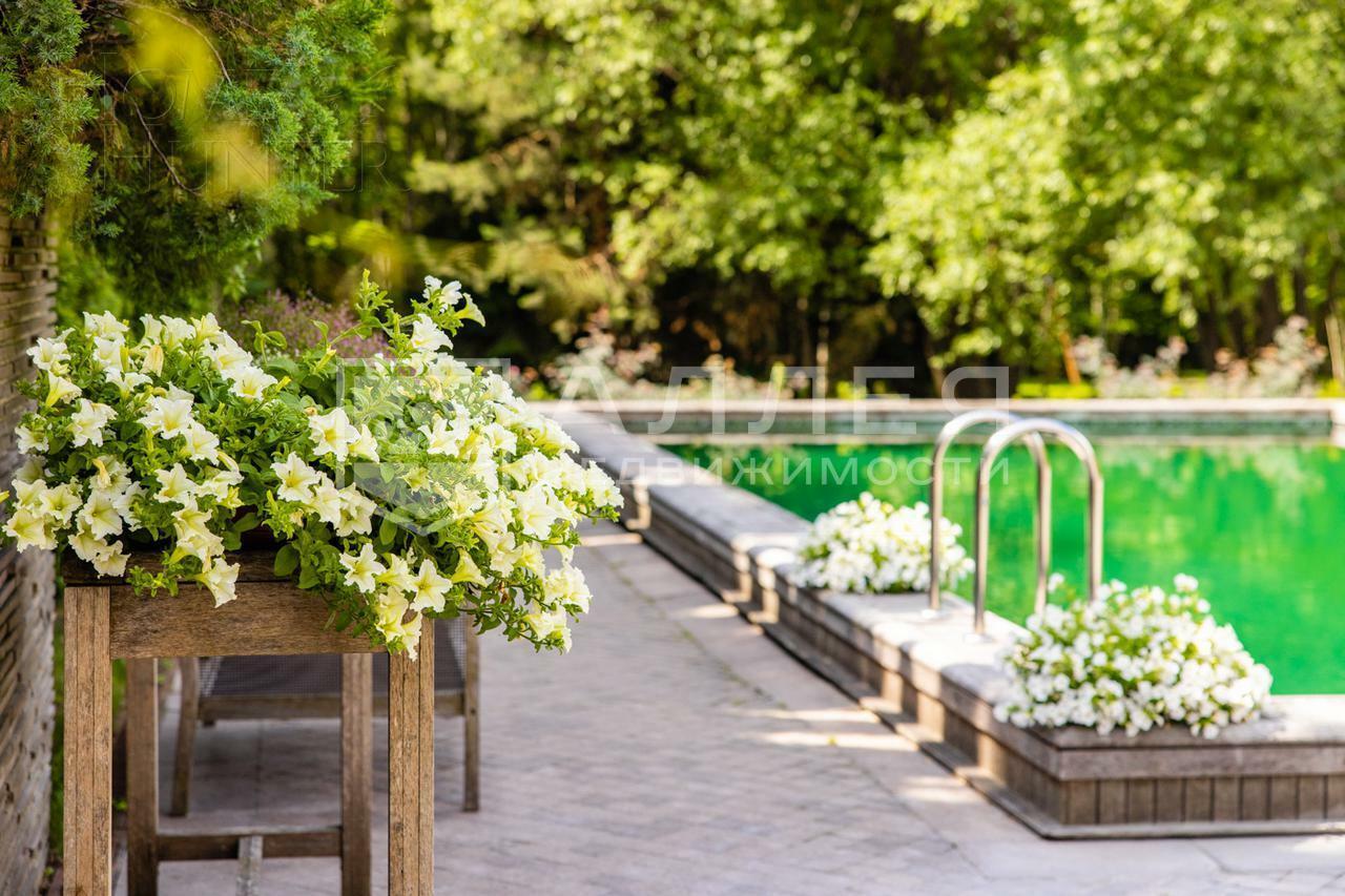 2-этажный коттедж 1 000 м² с отделкой