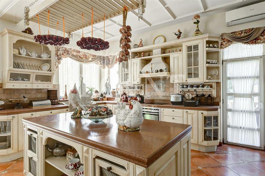 2-этажный коттедж 850 м² с отделкой