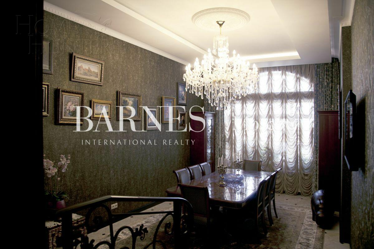 4-этажный таунхаус 320 м² с отделкой