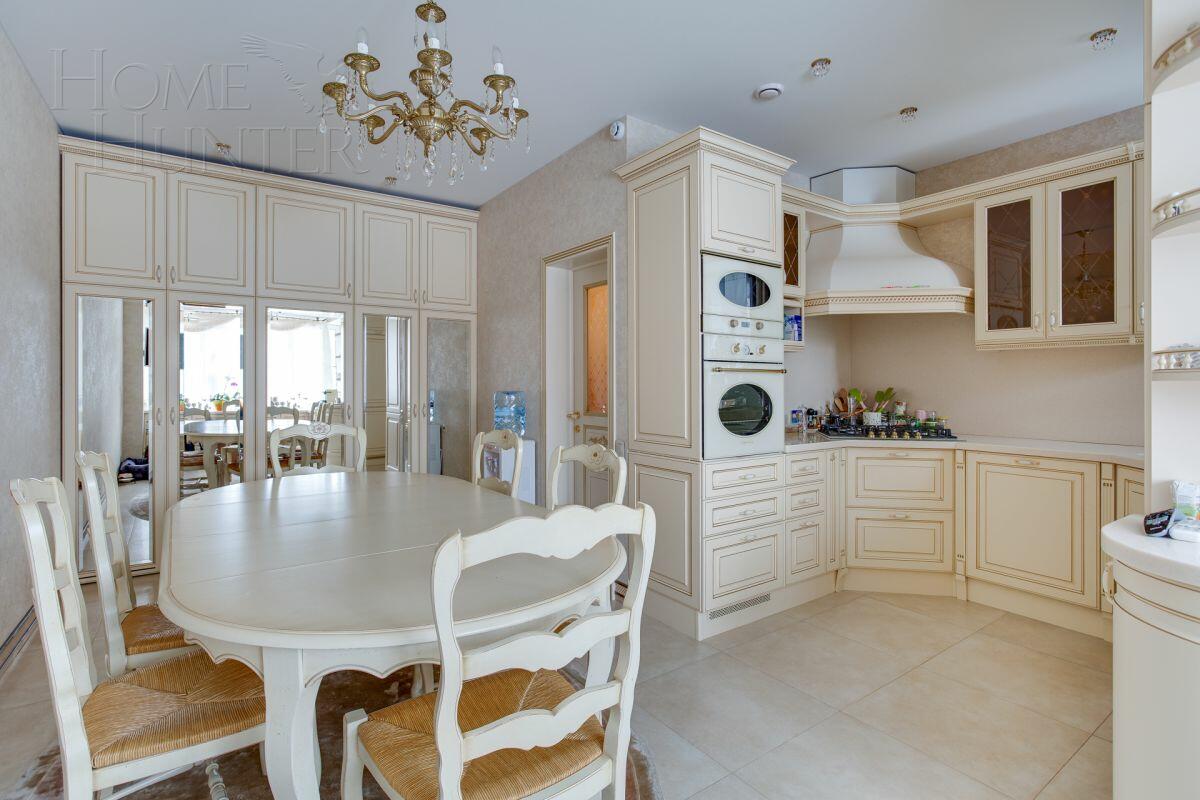 3-этажный таунхаус 300 м² с отделкой