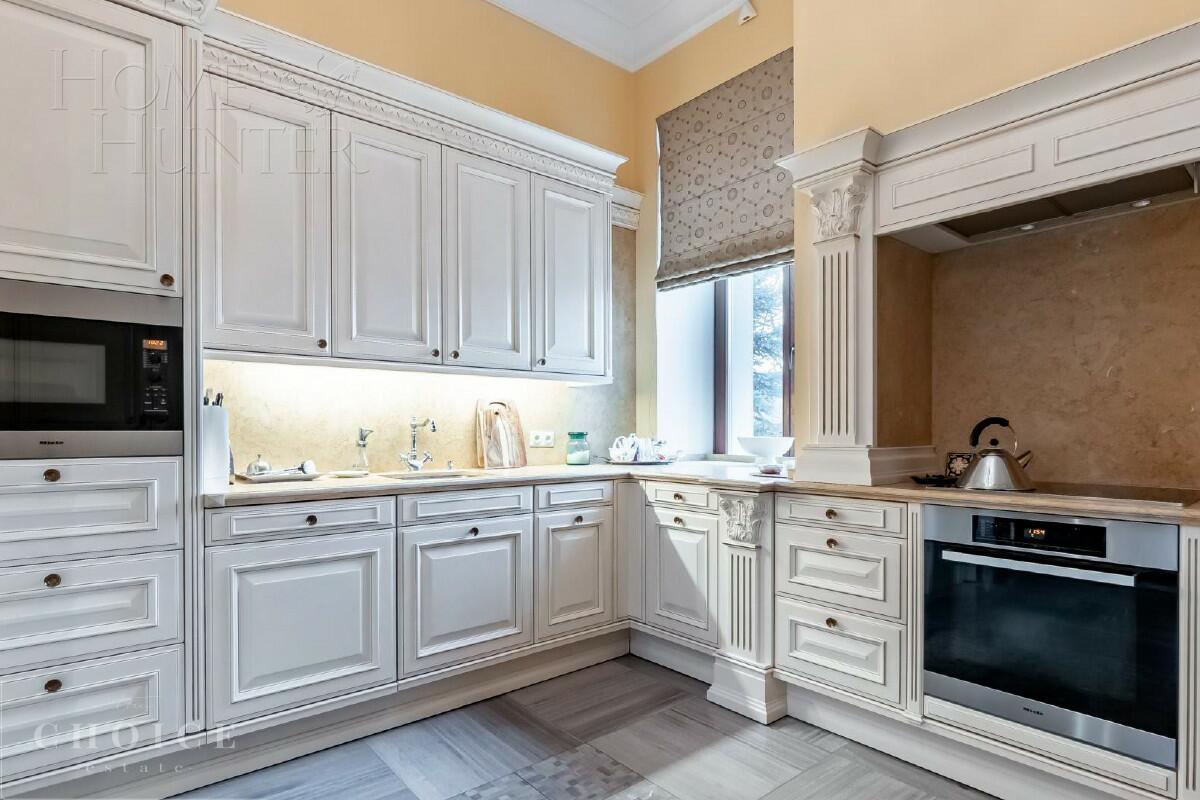 2-этажный коттедж 1 100 м² с отделкой