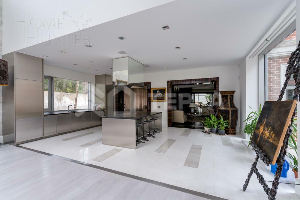 2-этажный коттедж 1 100 м² с отделкой