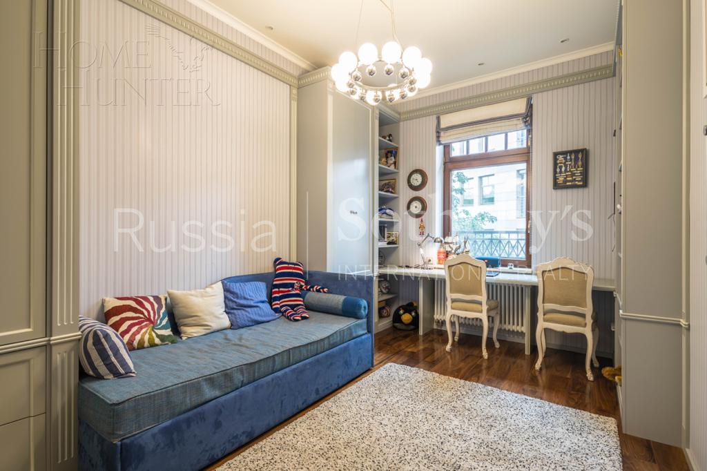 5-КОМН. КВАРТИРА С ОТДЕЛКОЙ 240 М² НА 3 ЭТАЖЕ