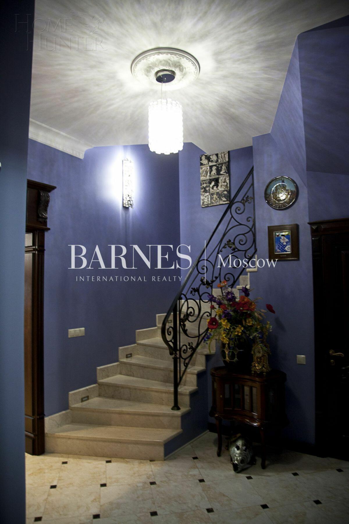 4-этажный таунхаус 320 м² с отделкой