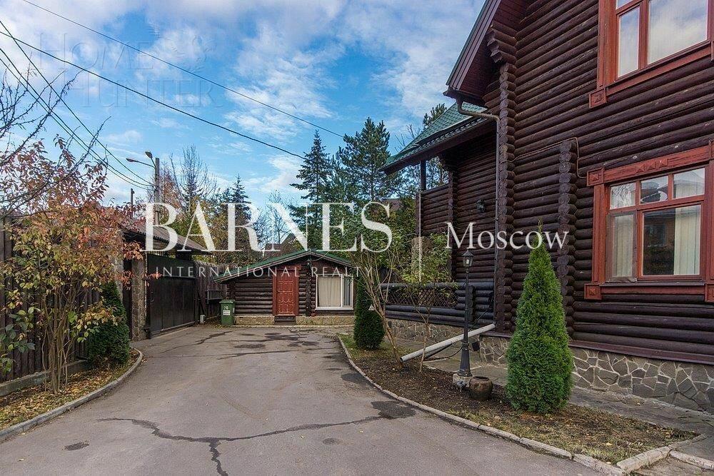 3-этажный коттедж 700 м² с отделкой