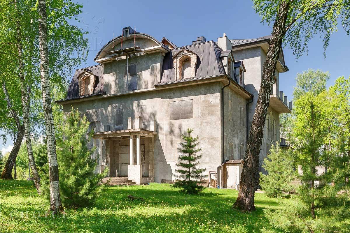 3-этажный коттедж 2 350 м² без отделки