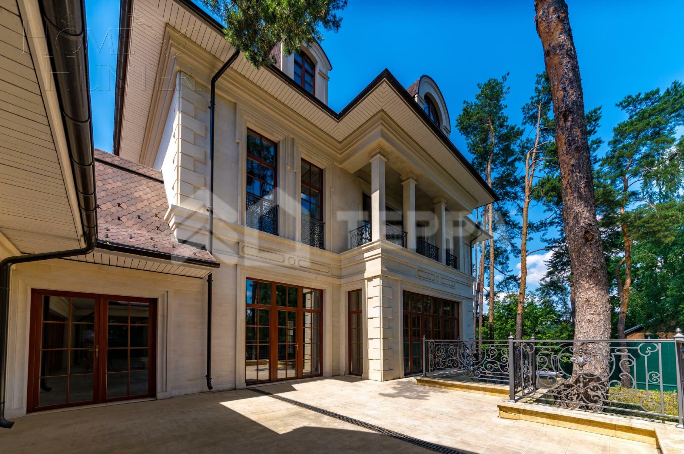 3-этажный коттедж 1 200 м² без отделки