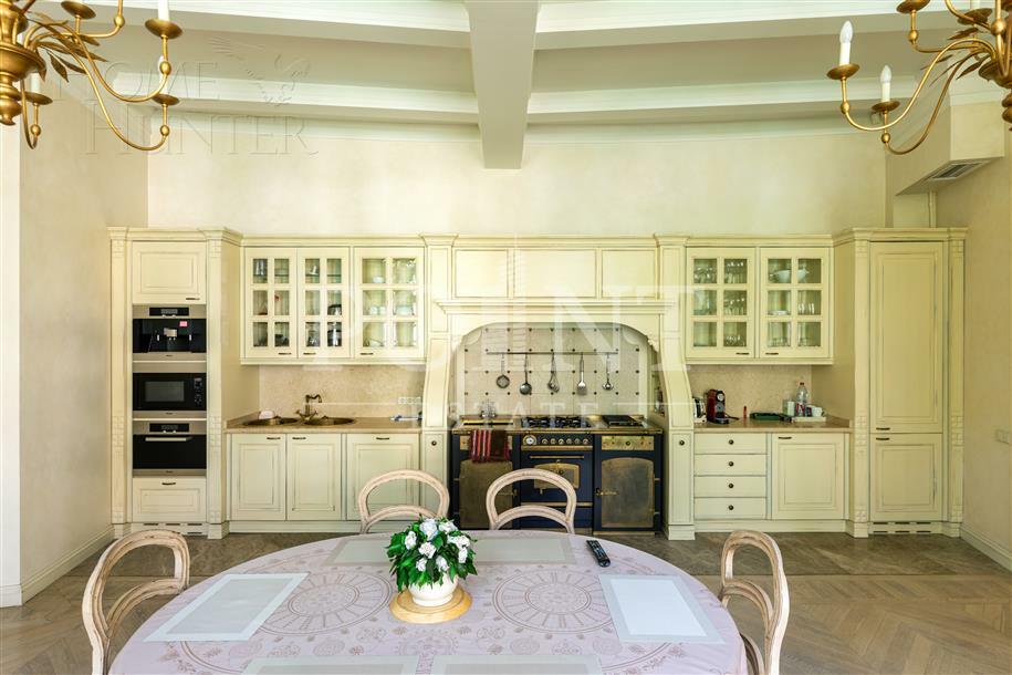 2-этажный коттедж 1 042.4 м² с отделкой