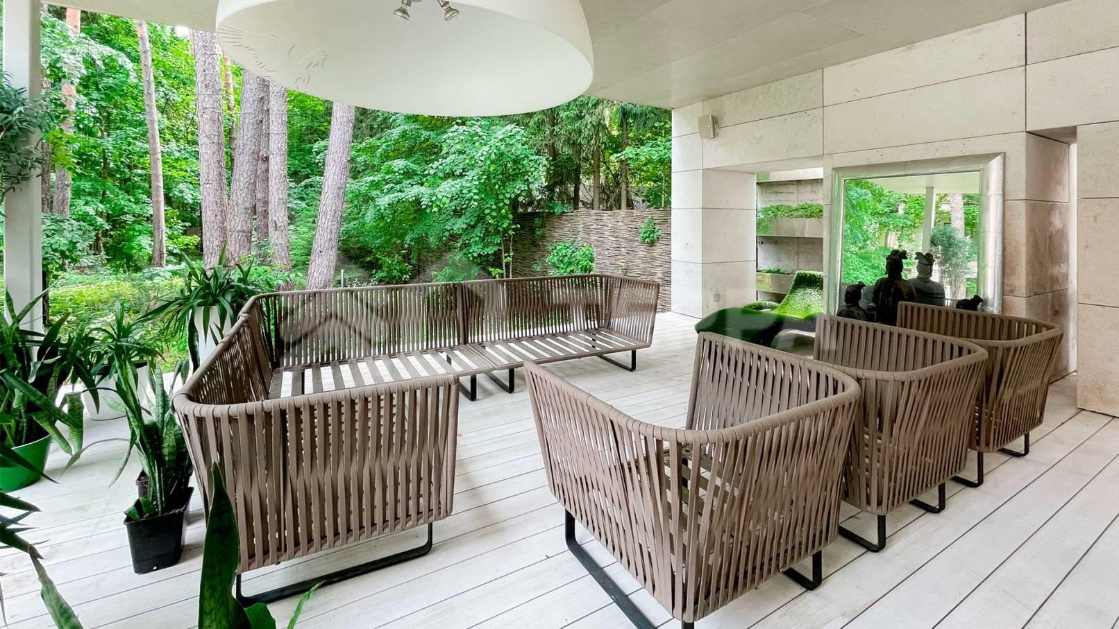 2-этажный коттедж 1 100 м² с отделкой