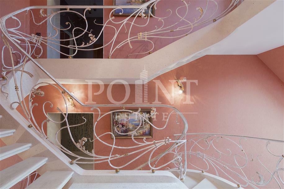 2-этажный таунхаус 460 м² с отделкой