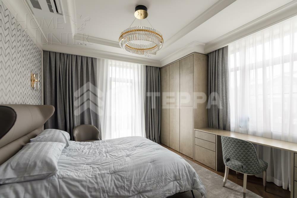 3-этажный коттедж 1 100 м² с отделкой