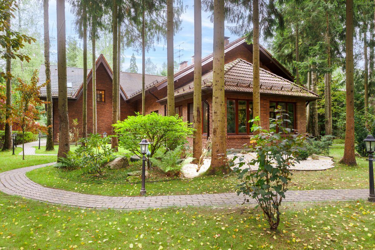 2-этажный коттедж 398.2 м² с отделкой