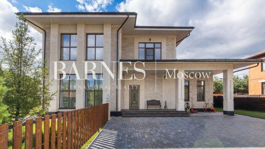 2-этажный коттедж 320 м² с отделкой