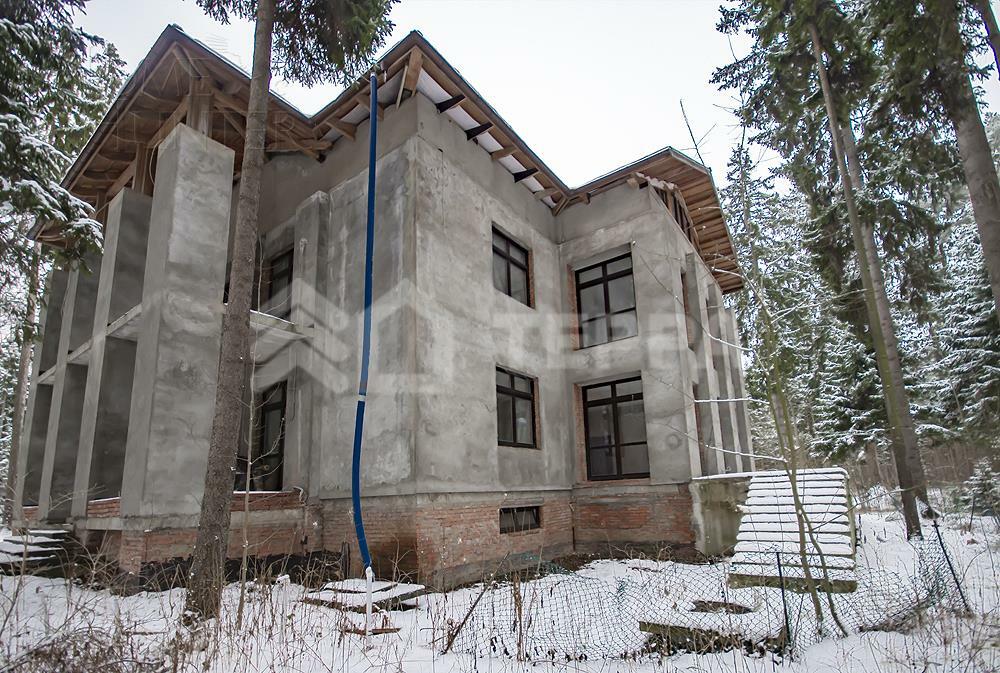 2-этажный коттедж 1 350 м² без отделки