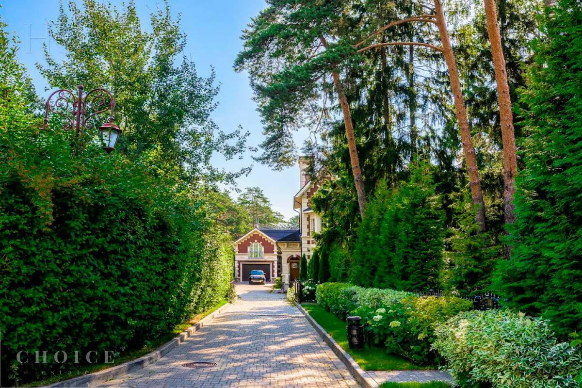 3-этажный коттедж 580 м² с отделкой