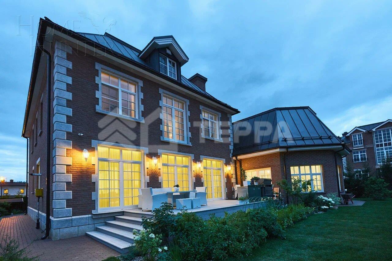 3-этажный коттедж 550 м² с отделкой