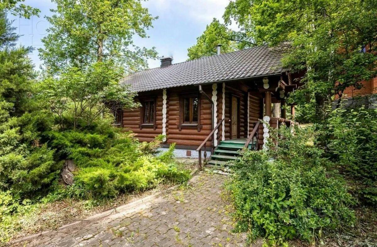 3-этажный коттедж 1 600 м² с отделкой